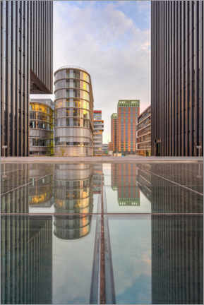 Canvas-taulu  Reflection in the media harbor in Düsseldorf - Michael Valjak