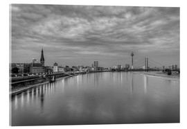 Akryylilasitaulu  Düsseldorf skyline in the evening in black and white - Michael Valjak